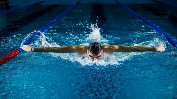 Спортсмен из Днепра получил золото на Международном турнире по плаванию